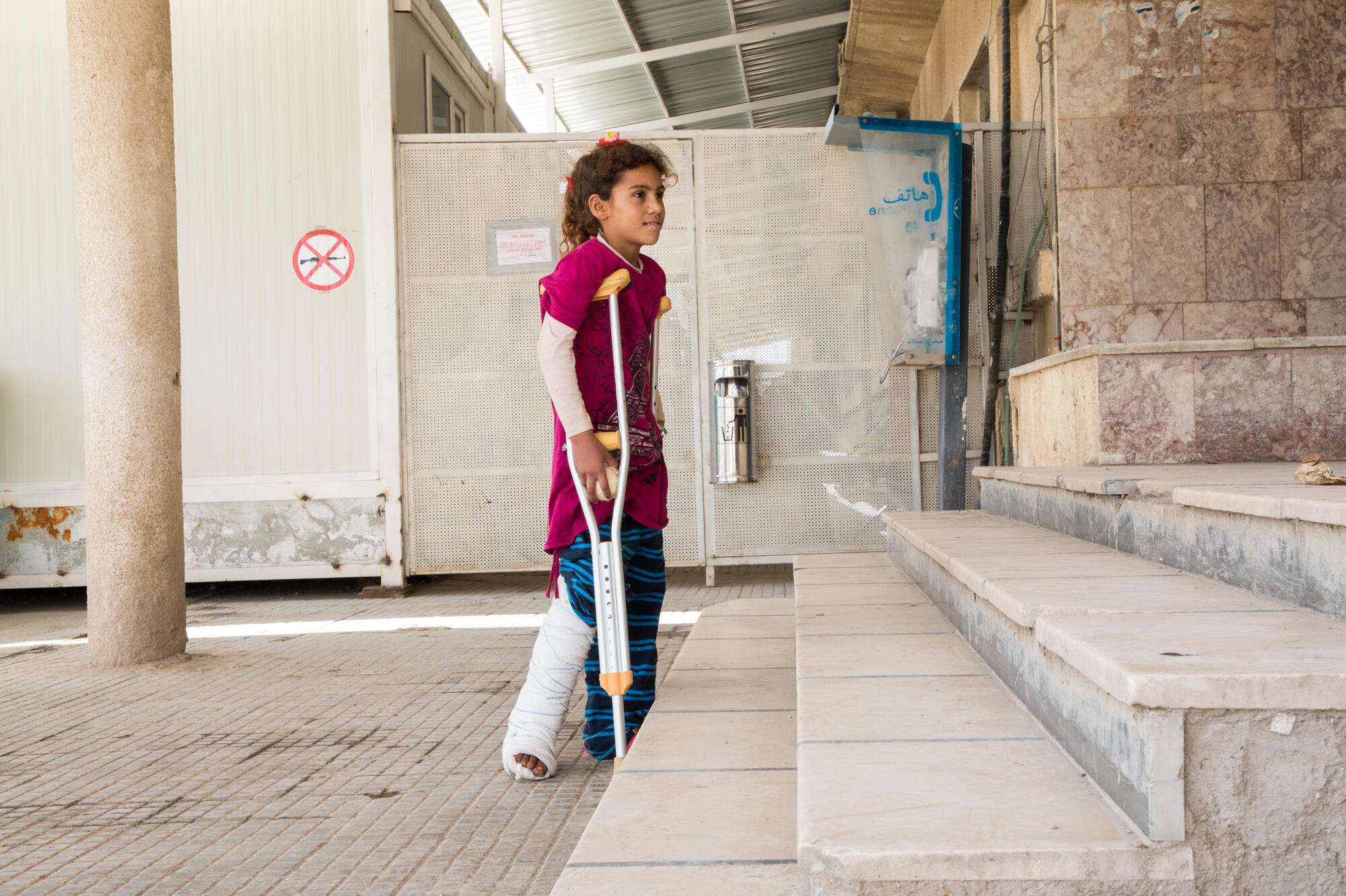 April 2018. As relative calm returns to Hassakeh and Raqqa provinces, people previously displaced by heavy fighting begin returning home, to areas littered with landmines and unexploded remnants of war, and where the health infrastructure has been largely destroyed. MSF teams in Hassakeh and Raqqa treat hundreds of patients wounded by landmines, booby traps and explosive ordnance. ©Louise Annaud/MSF