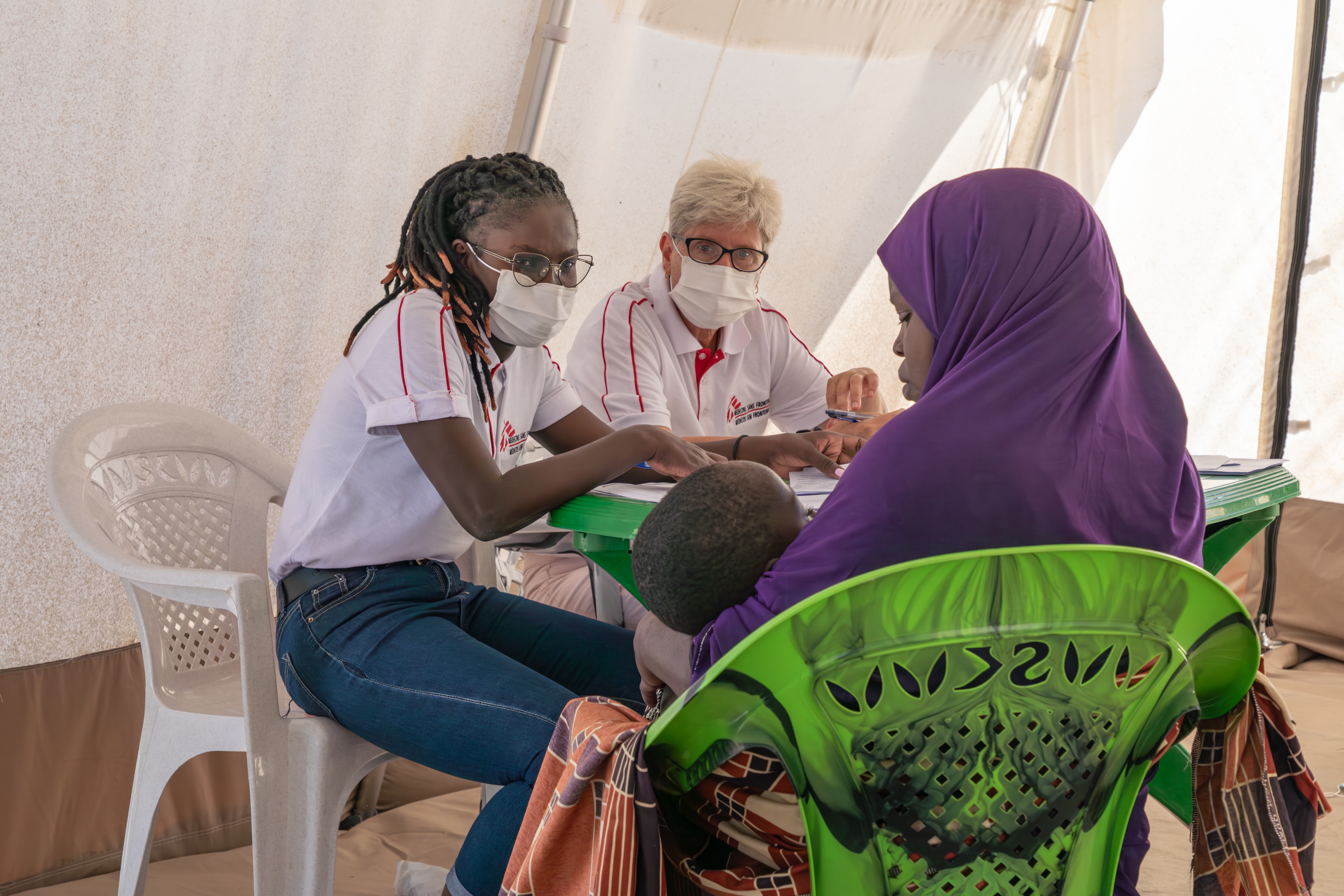 MSF medical staff carry out consultations with patients in Nampula Province. June 2023. ©MSF/Pierre-Yves Bernard