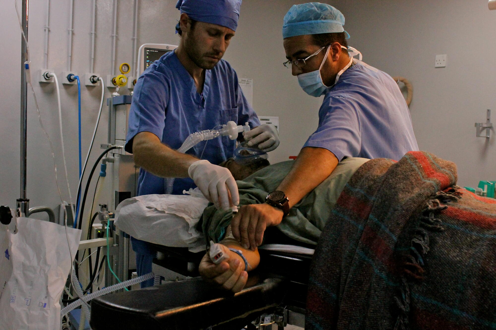 2013年9月——約旦的外科手術活動增加。無國界醫生在與敘利亞接壤的約旦拉姆薩（Ramtha）市展開一項緊急外科項目，我們在這裡治療了數百名來自敘利亞南部的戰爭傷者。©Diala Ghassan/MSF