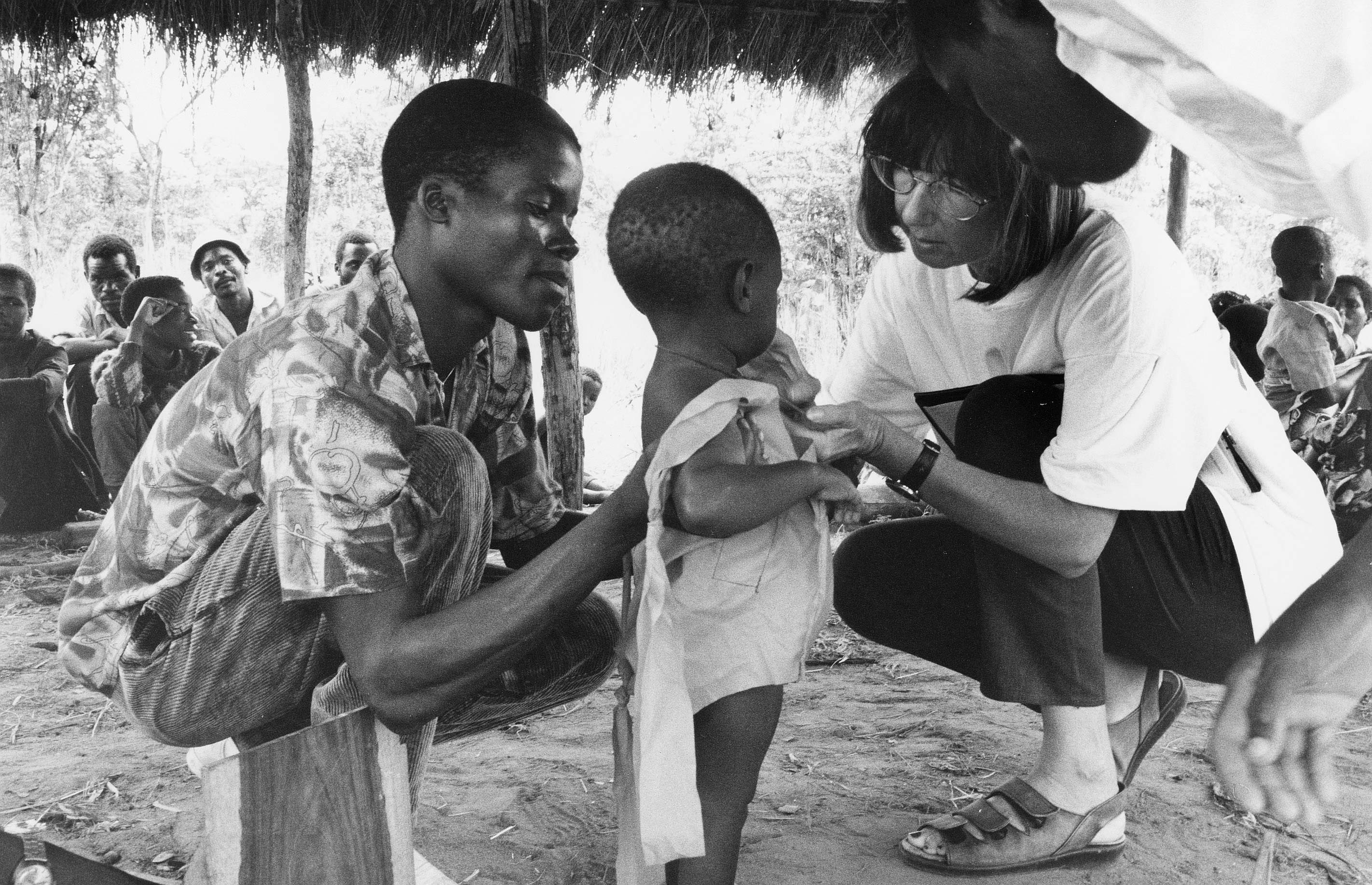 MSF nurse during a nutrition survey in the Niassa region. January 1994. ©Peter Slavenburg 