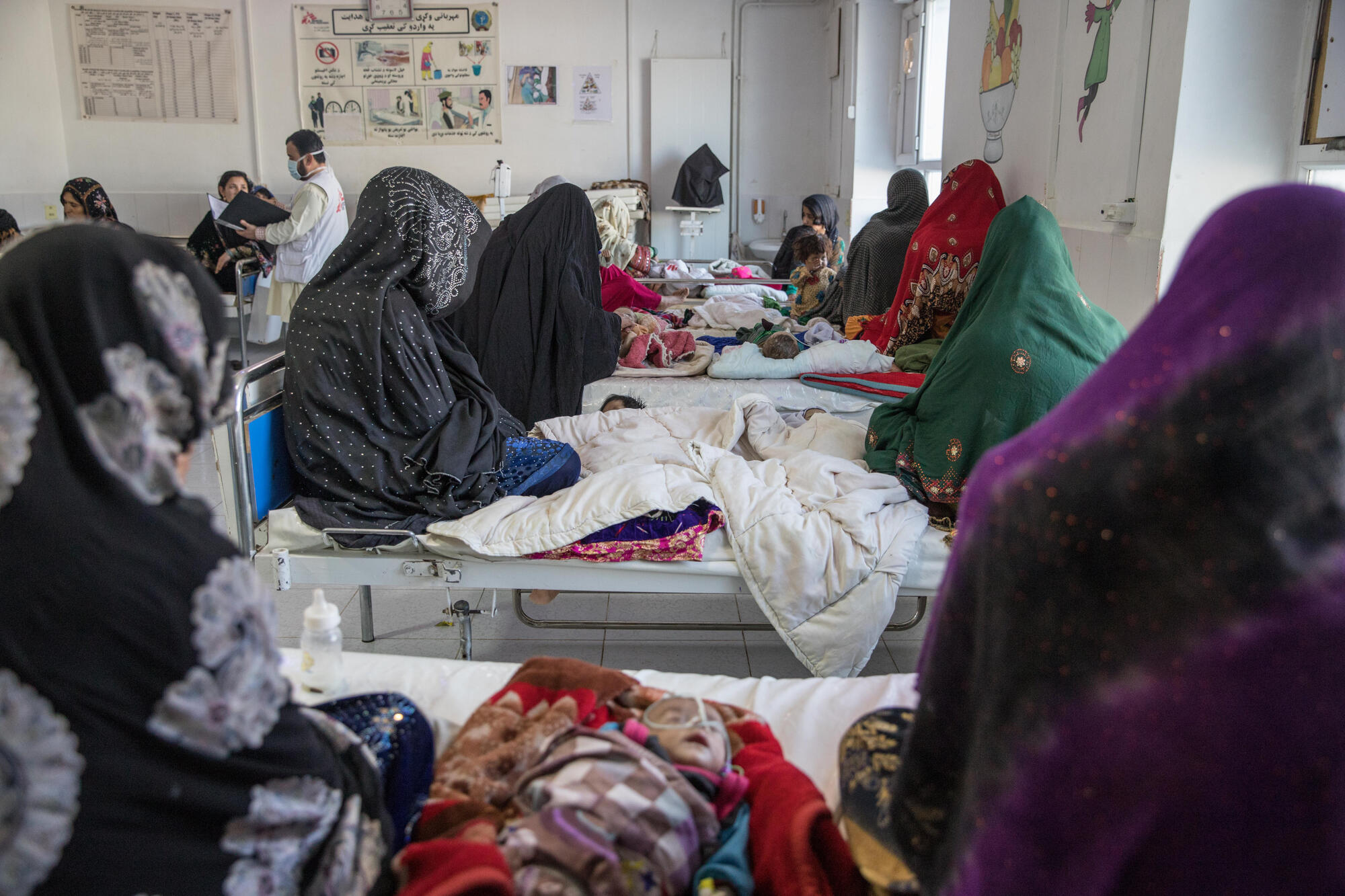 The inpatient therapeutic feeding centre at the MSF-supported Boost hospital in Lashkar Gah, Helmand province. Because of the large number of admissions two patients and their caretakers have to share one bed.(Photo taken at 2022) © Oriane Zerah