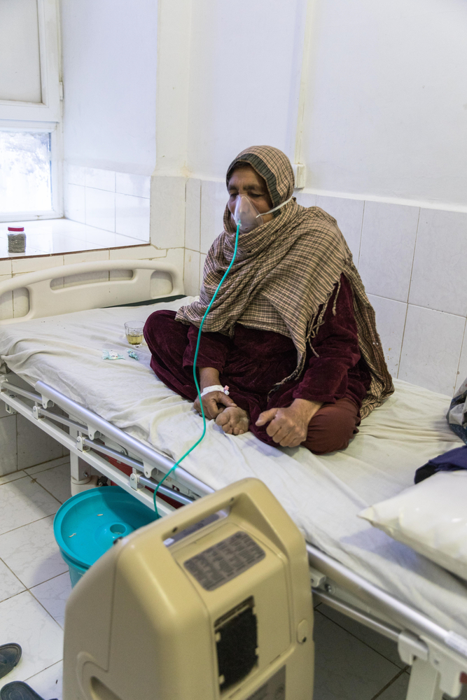 住院部 <br> 55 歲的艾娜（Aina）患有哮喘，三天前入院留醫。
