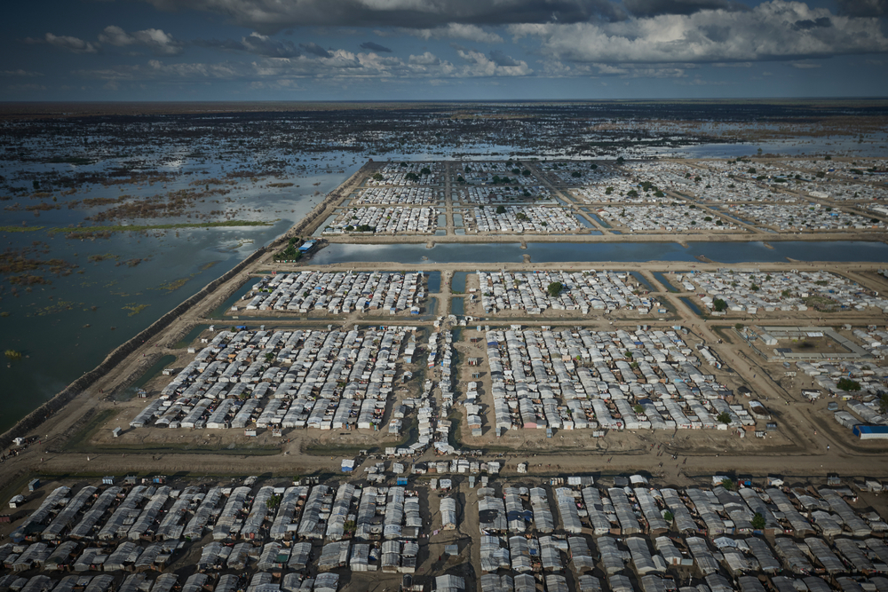  Aerial view of the IDP camp in Bentiu, and the dykes are the only thing protecting the camp from flooding. Photo taken on Aug 2022. © Christina Simons
