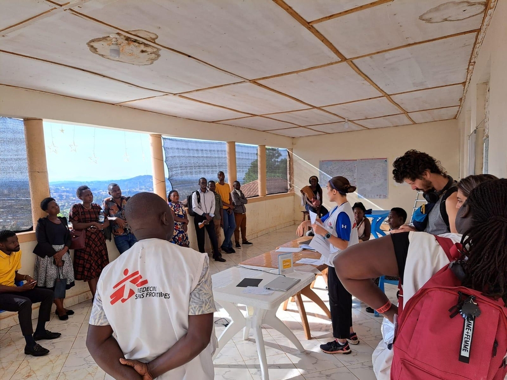 An MSF outreach team gathers in Mubende for a briefing before heading out to visit communities affected by Ebola. © MSF/Sam Taylor