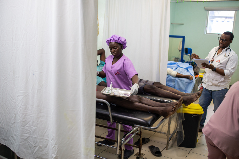 醫院目前的病人接收能力，已達極限。 © MSF