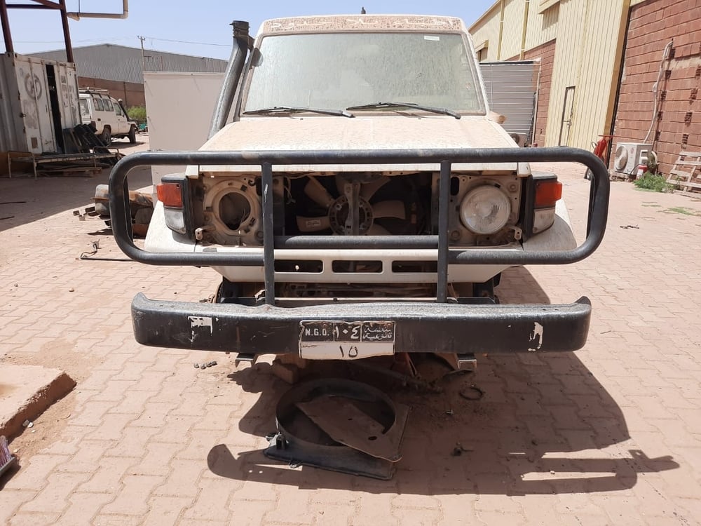 5月16日到20日間，無國界醫生在喀土穆的一間倉庫遭搶掠，醫療用品、燃料和車輛被偷走，有些輪胎也被折走。© MSF