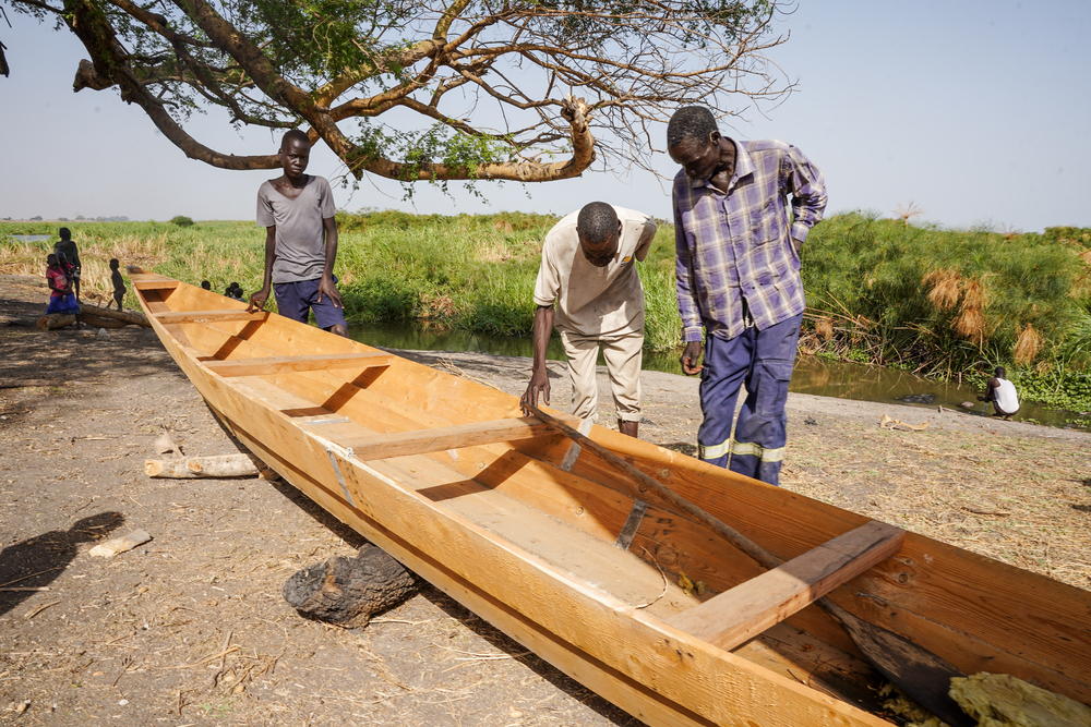 The area chief for Aree village in Akoka County, Upper Nile State (right) and a local canoe builder examine the canoe donated by MSF to the village. © Paul Odongo/MSF