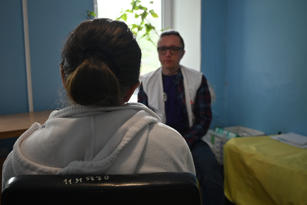 無國界醫生在烏克蘭的大部分病人為年長婦女，因為男性較少尋求心理健康護理。© MSF