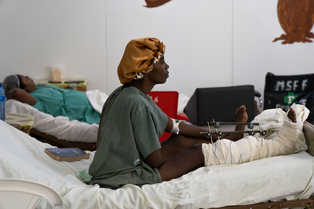 在2024年2月至3月席捲海地首都的暴力浪潮中，無國界醫生位於太子港塔巴爾（Tabarre）的醫院接受須住院的婦女。© Luce Cloutier/MSF