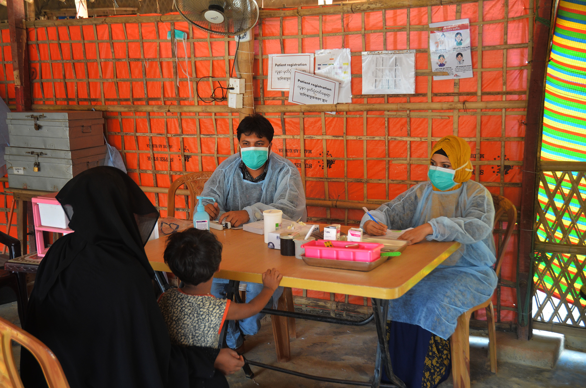 Nazrul Islam, medical assistant and Mahabuba Khatun, nurse aid, triage a patient at MSF’s Jamtoli primary healthcare clinic in the Cox’s Bazar refugee camps. © Daniella Ritzau-Rei/MSF 