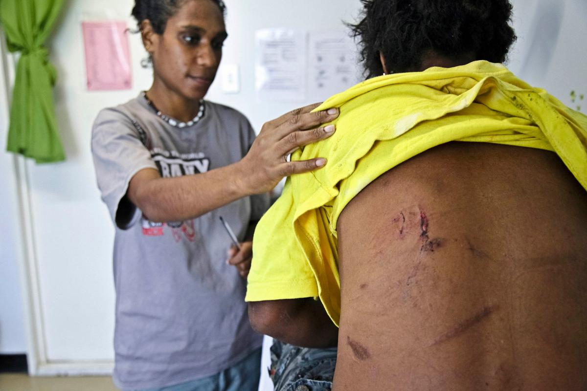 數以千計的家庭和性暴力受害者因無法得到足夠的醫療和心理社交護理而承受不必要的痛苦。©Basia ASZTABSKA