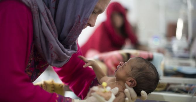 阿富汗是全球婦女生育最危險的地方之一，每10萬宗分娩便有460名孕婦死亡。在香港，這個數字接近零。©Andrea BRUCE/Noor