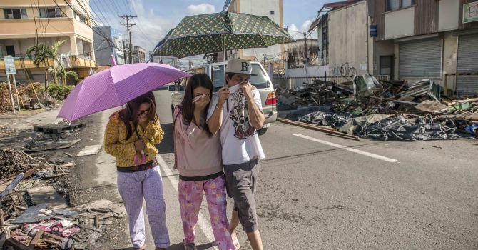 重災區塔克洛班市街道旁堆滿屍袋，傳出陣陣惡臭。©Yann LIBESSART/MSF