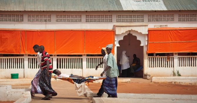 2011年，索馬里中南部加勒加度區的古里艾醫院。以往很多國際救援人駐守醫院工作，但礙於局勢不安全，醫院其後只能由無國界醫生聘請的索馬里本地員工運作。©Peter CASAER/MSF