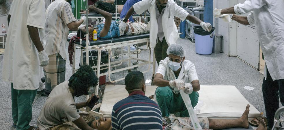 在也門，無國界醫生不時要處理大批傷者湧入醫院的情況。© Guillaume Binet/MYOP