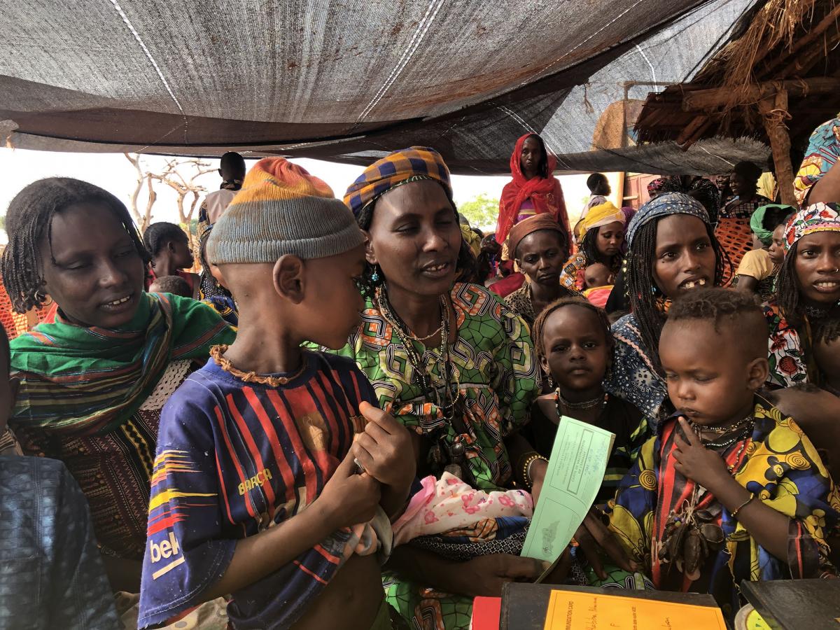 中非共和國明加拉（Mingala）鎮經歷了兩年多無法獲得任何人道援助的日子後，無國界醫生在鎮內開展疫苗接動運動。 © Victor Manjon/MSF